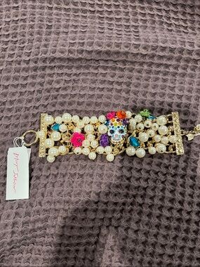 Betsey Johnson Gold Pearl Skull Statement Bracelet - Multicolor